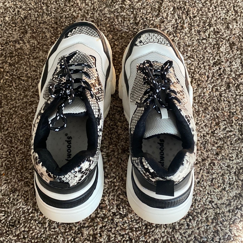 outwoods black and white snake skin